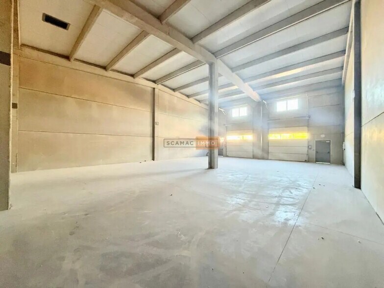 Industrial in Le Muy for lease - Interior Photo - Image 2 of 5