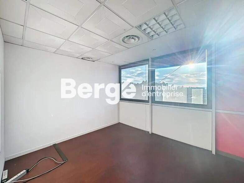 Office in Le Cannet for sale - Building Photo - Image 3 of 13