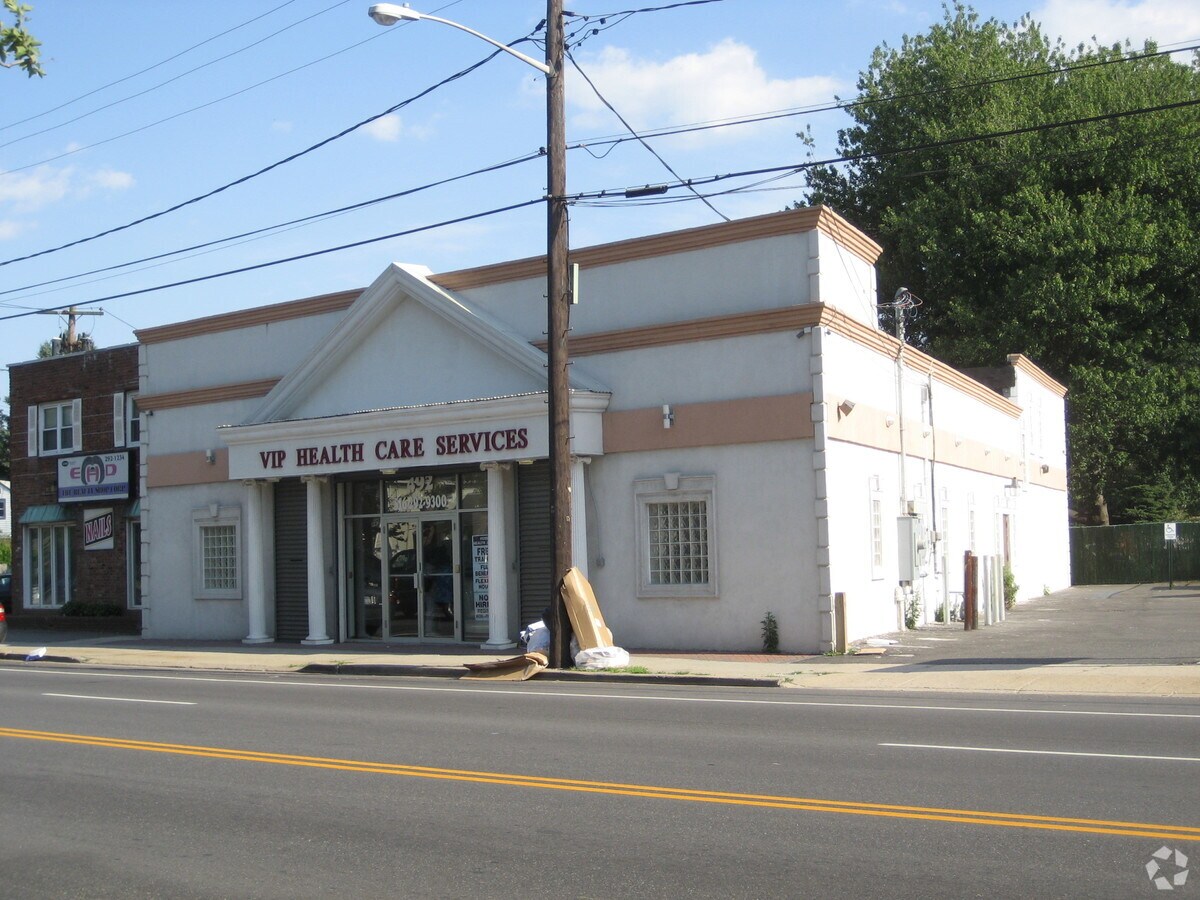 492 Jerusalem Ave, Uniondale, NY 11553