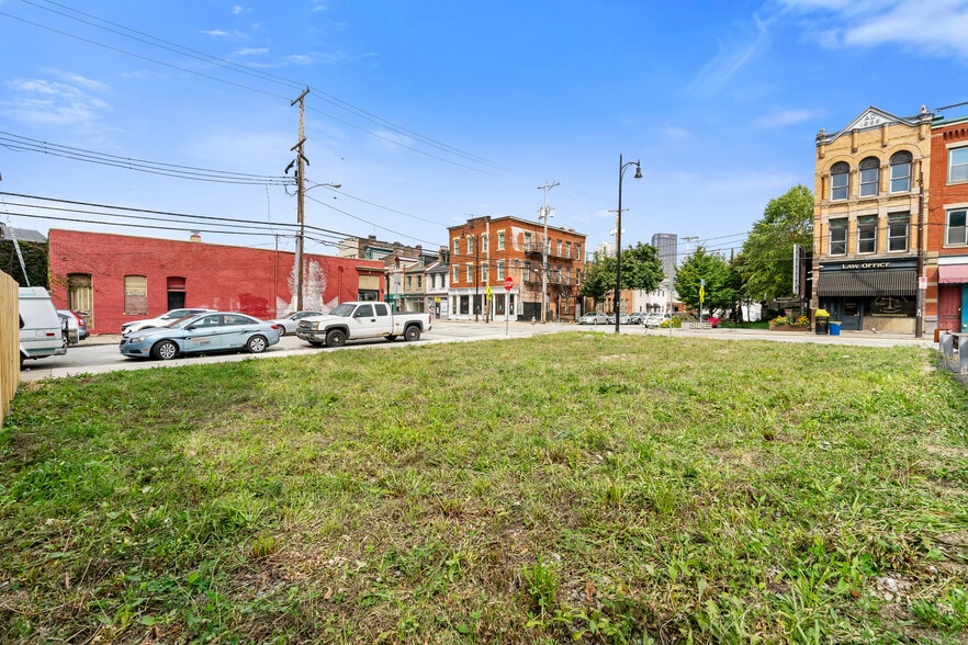 1100 E Carson St, Pittsburgh, PA for sale - Building Photo - Image 3 of 9