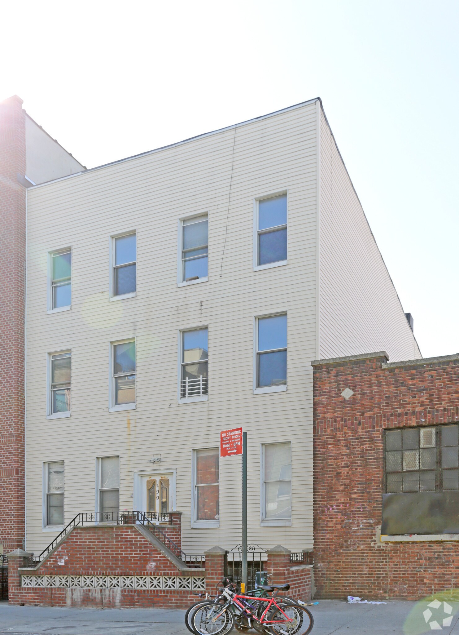 190 Huron St, Brooklyn, NY for sale Primary Photo- Image 1 of 1