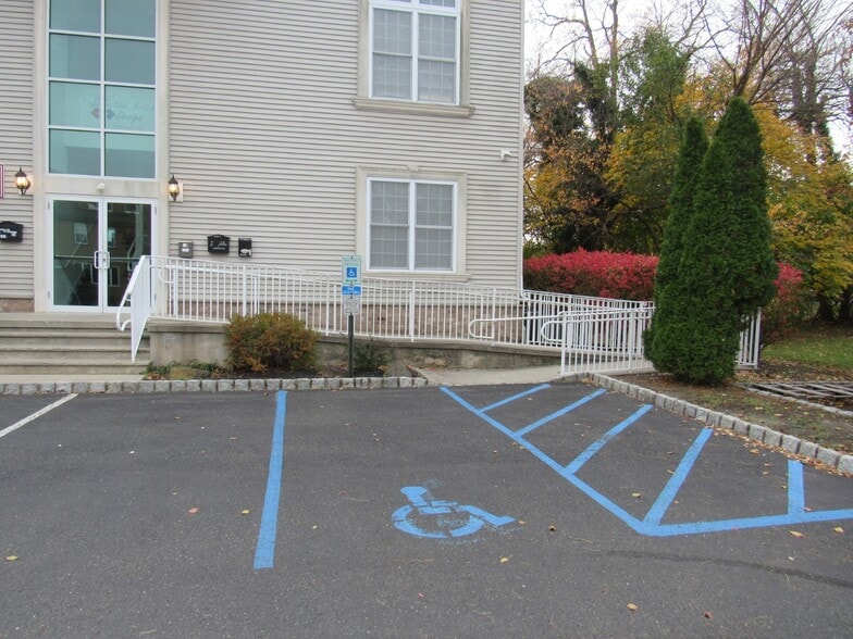 100 Lakeview Ave, Jamesburg, NJ for lease - Building Photo - Image 2 of 2