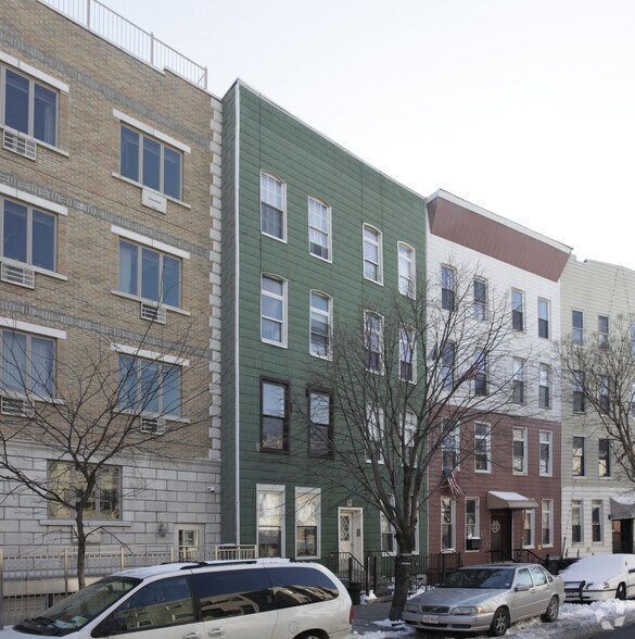 112 Calyer St, Brooklyn, NY for sale - Primary Photo - Image 1 of 1