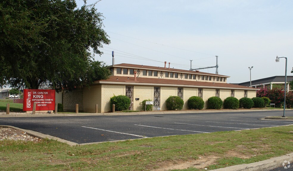 5731 Woodmere Blvd, Montgomery, AL 36117