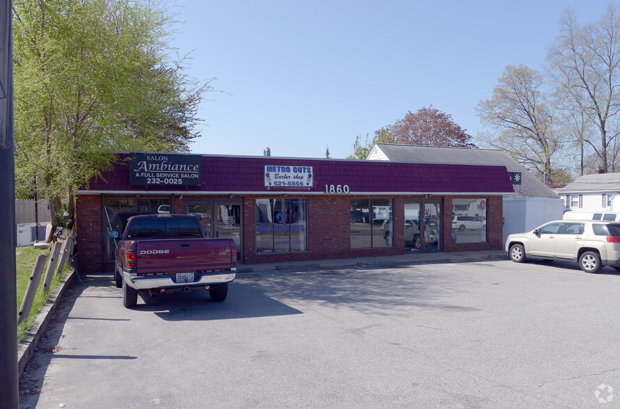 18601862 Mineral Spring Ave, North Providence, RI 02904