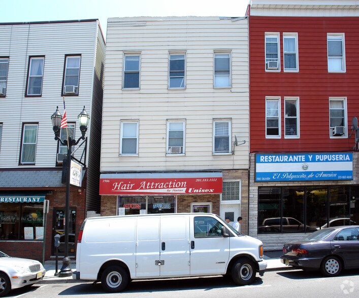 1906 Bergenline Ave, Union City, NJ for sale - Building Photo - Image 2 of 2