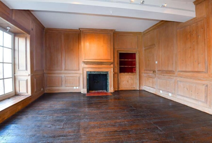 High St, Broadway for sale - Building Photo - Image 3 of 8