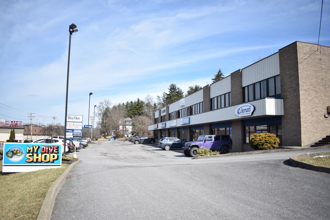 827 Fairmont Rd, WV 26501