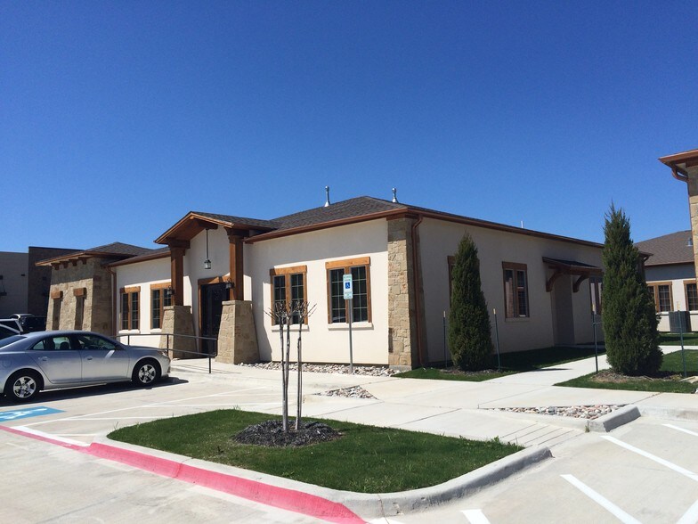 1058 Texan Trl, Grapevine, TX for sale - Primary Photo - Image 1 of 1