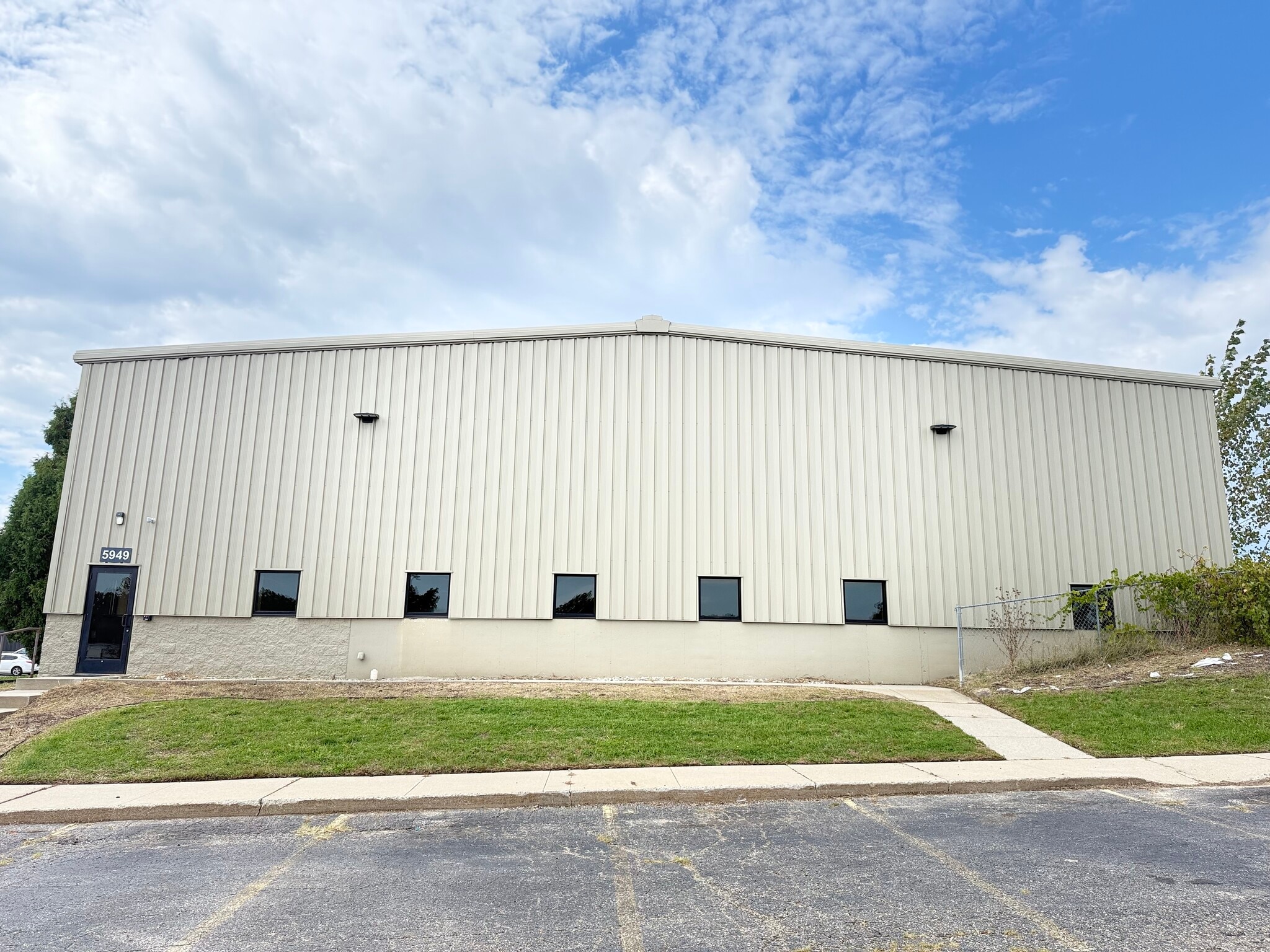 5949 Clay Ave SW, Grand Rapids, MI for lease Building Photo- Image 1 of 3