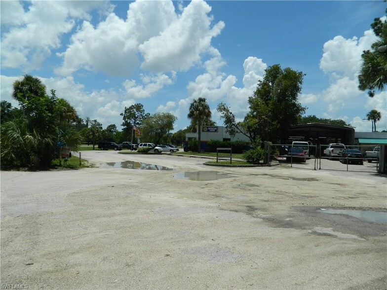 6371 Bayshore Rd, North Fort Myers, FL for sale - Building Photo - Image 2 of 9