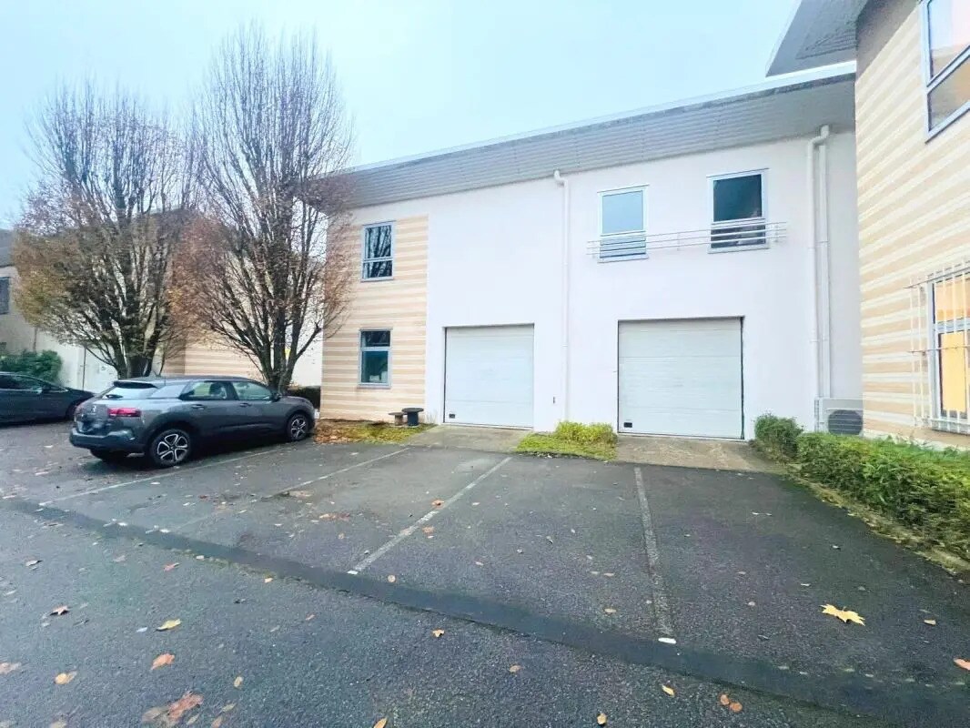 Flex in Voisins-le-Bretonneux for lease Building Photo- Image 1 of 8