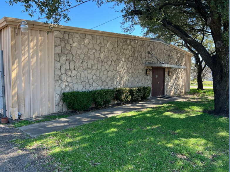 2710 Pierce St, Dallas, TX for sale - Building Photo - Image 1 of 17