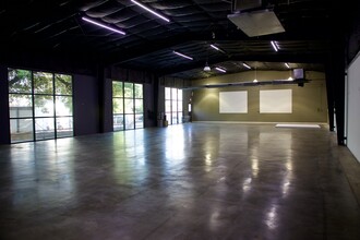 2324 S Lamar Blvd, Austin, TX for lease Building Photo- Image 2 of 4