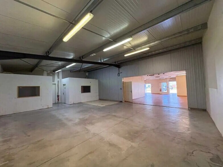 Flex in SAINT-SEURIN-SUR-L'ISLE for lease - Building Photo - Image 1 of 6