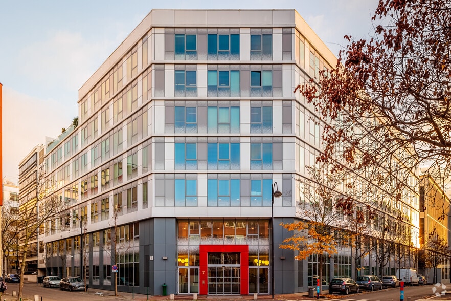 7 Rue Henri Becquerel, Rueil-Malmaison for lease - Building Photo - Image 3 of 4