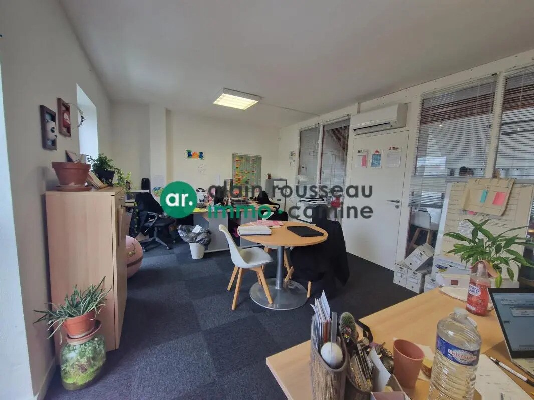 Office in Angers for lease Interior Photo- Image 1 of 5
