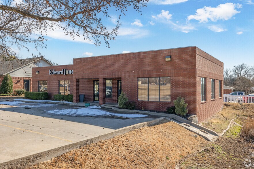 2350-2360 McKown Dr, Norman, OK for lease - Building Photo - Image 2 of 20