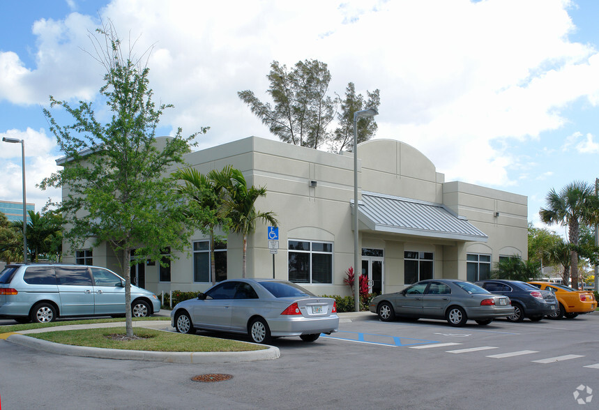 Office in Deerfield Beach, FL for sale - Primary Photo - Image 1 of 1