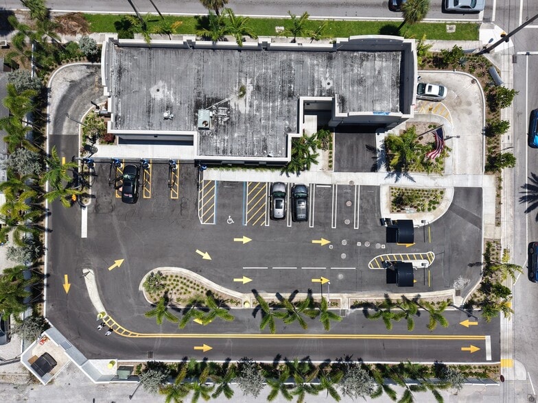 921 Palm Beach Lakes Blvd, West Palm Beach, FL for sale - Building Photo - Image 3 of 26