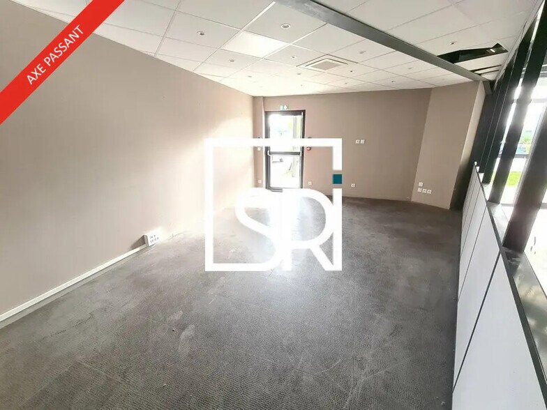 Retail in Cournon-d'Auvergne for lease - Interior Photo - Image 3 of 12