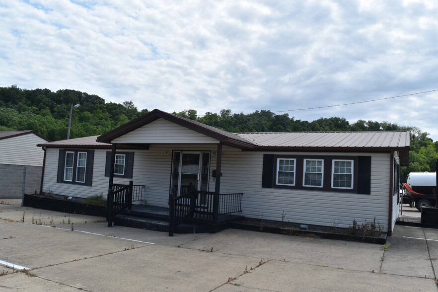 55688 Industrial Dr, Bridgeport, OH for lease - Building Photo - Image 1 of 27