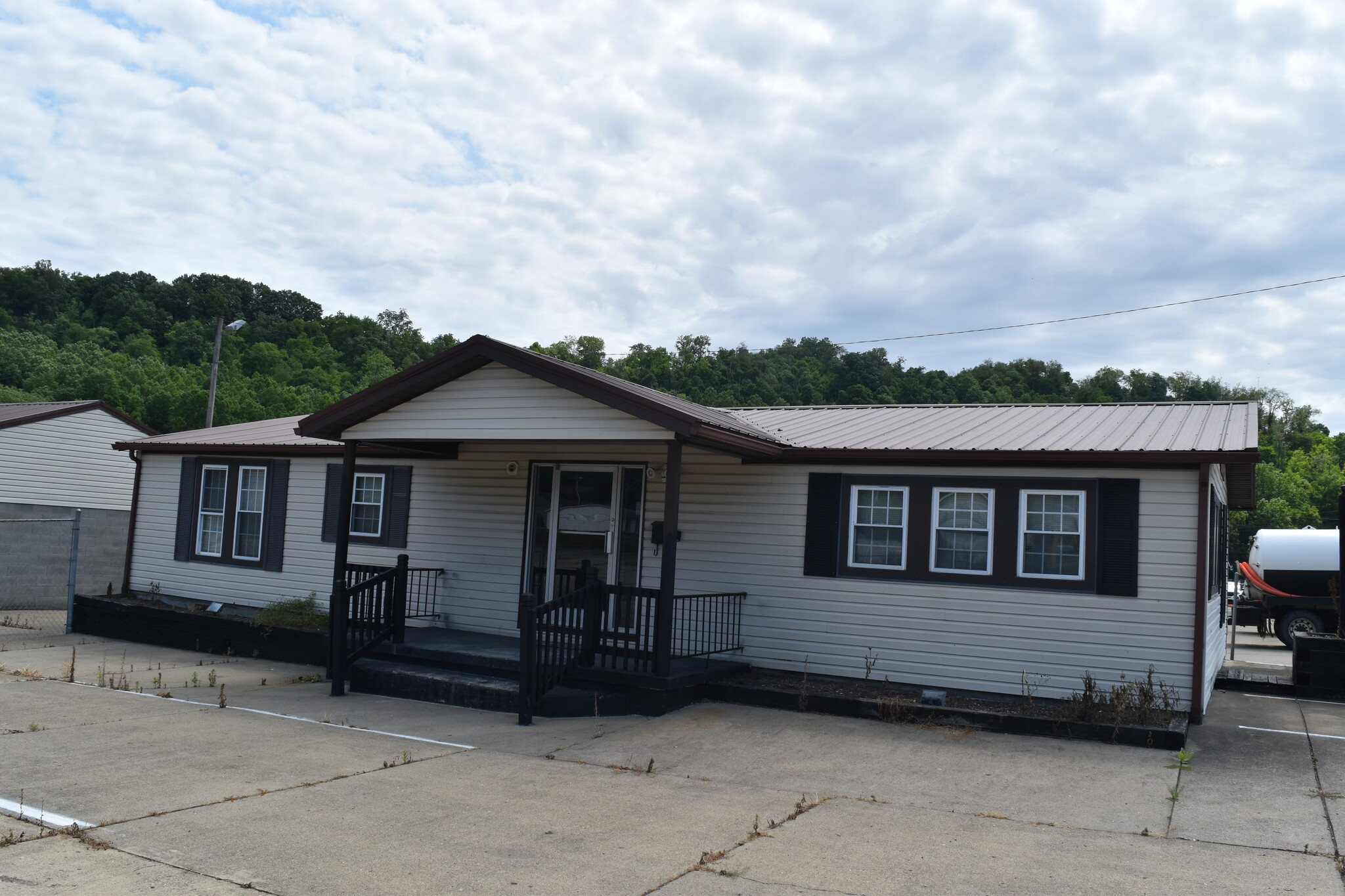 55688 Industrial Dr, Bridgeport, OH for lease Building Photo- Image 1 of 28