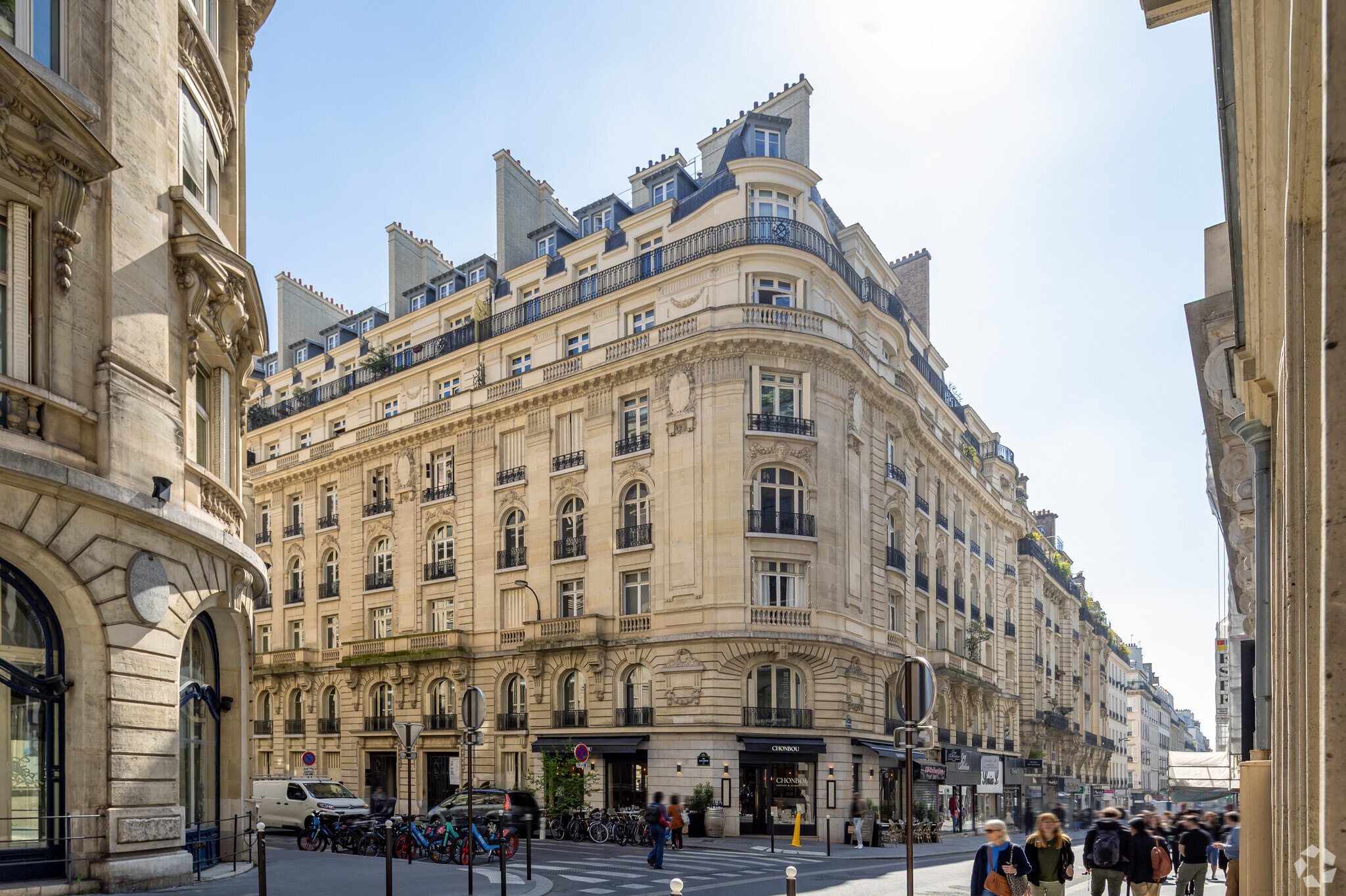 5 Rue Jules Lefebvre, Paris for lease Primary Photo- Image 1 of 16