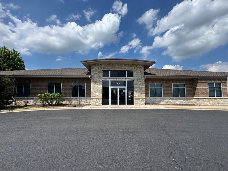 82 Miller Dr, North Aurora, IL for lease - Building Photo - Image 1 of 9