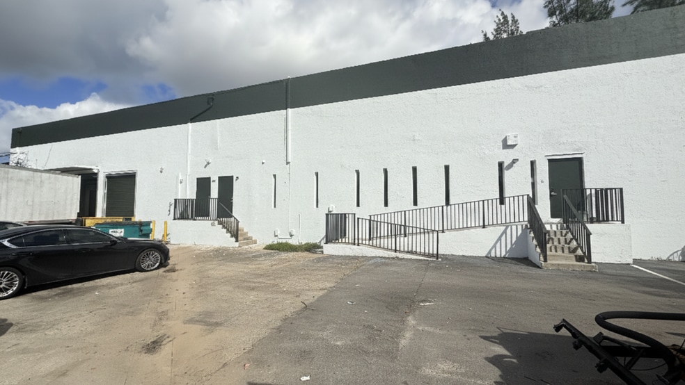 7361-7391 NW 78th St, Medley, FL for lease - Building Photo - Image 2 of 17