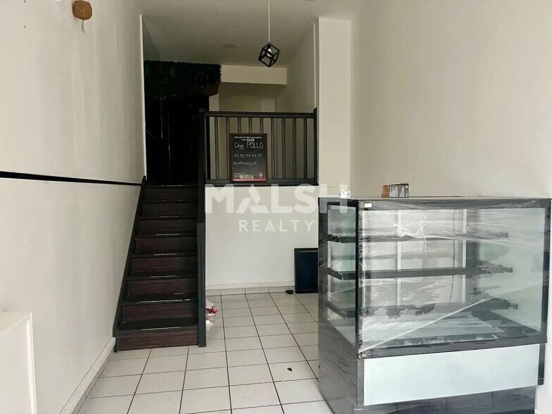 Retail in Écully for lease - Interior Photo - Image 3 of 3