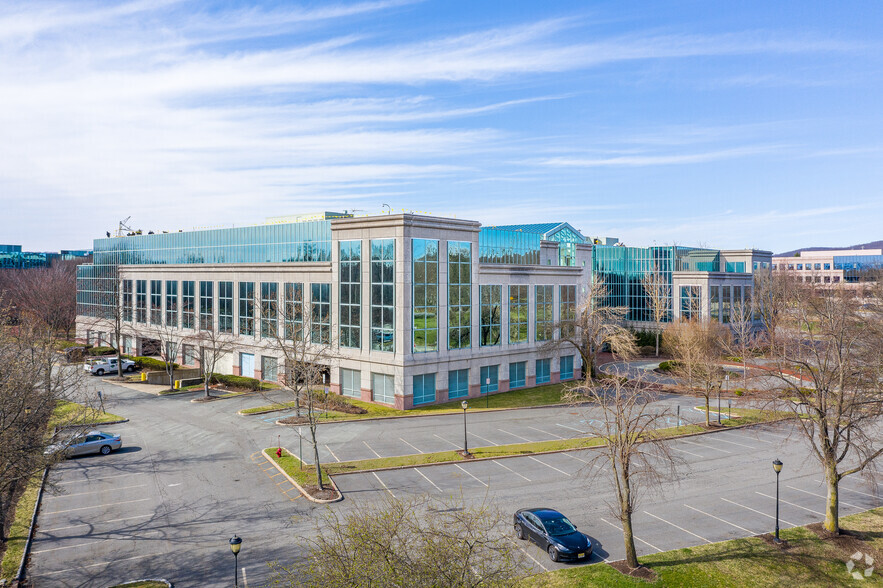 7 Sylvan Way, Parsippany, NJ for lease - Building Photo - Image 1 of 6