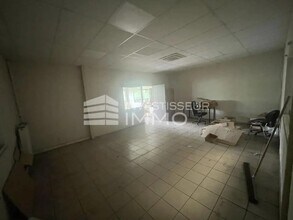 Flex in Torcy for lease Interior Photo- Image 2 of 4