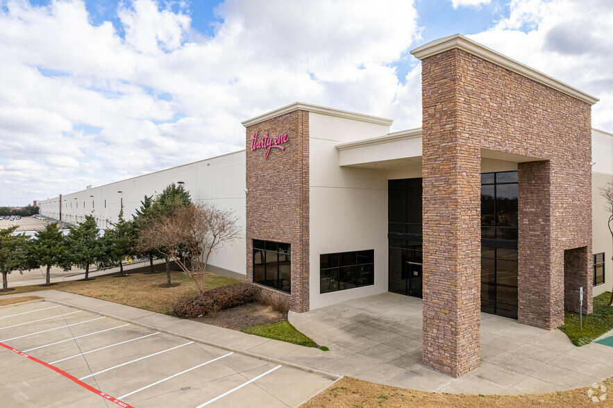 951 Garden Ridge Blvd, Flower Mound, TX for sale - Primary Photo - Image 1 of 1