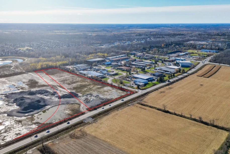 2940 Leitrim Rd, Ottawa, ON for lease Primary Photo- Image 1 of 2