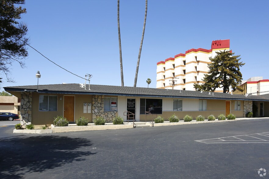 1031 E Latham Ave, Hemet, CA for lease - Building Photo - Image 1 of 6
