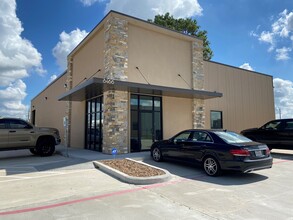 8466 N Sam Houston Pky W, Houston, TX for sale Building Photo- Image 1 of 5