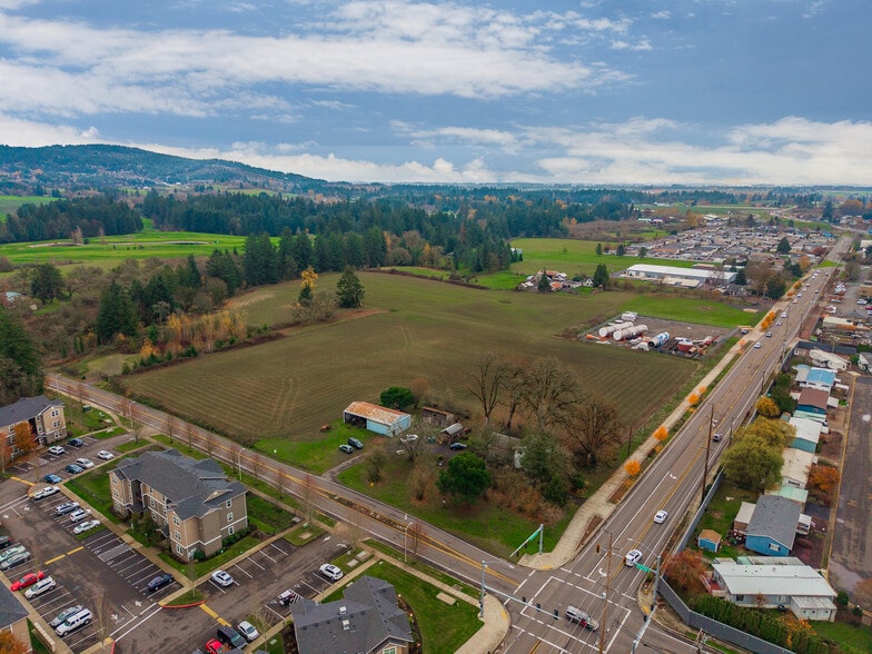 3312 E Fernwood Rd, Newberg, OR for sale - Building Photo - Image 2 of 23