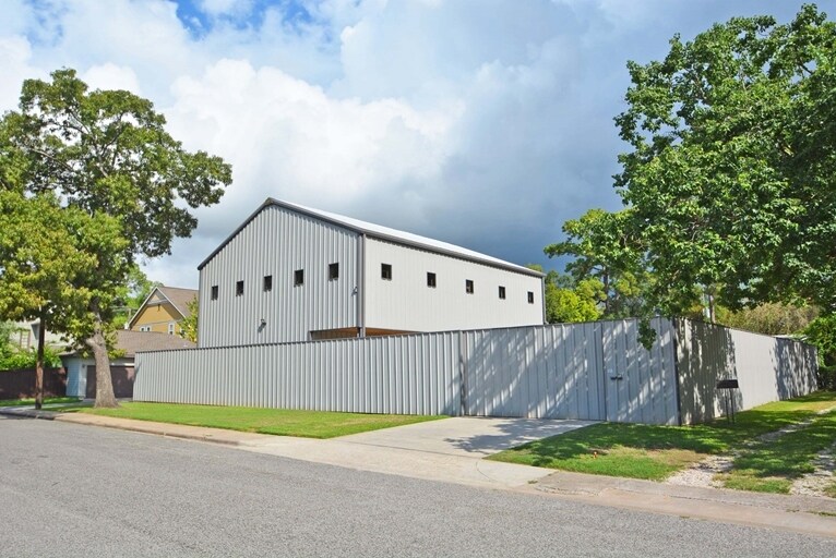 960 Fisher St, Houston, TX 77018