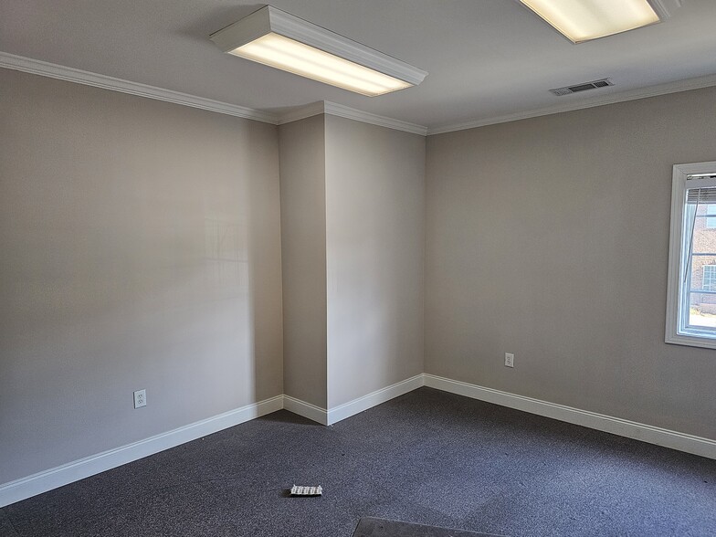 3745 Cherokee St, Kennesaw, GA for lease - Interior Photo - Image 3 of 13