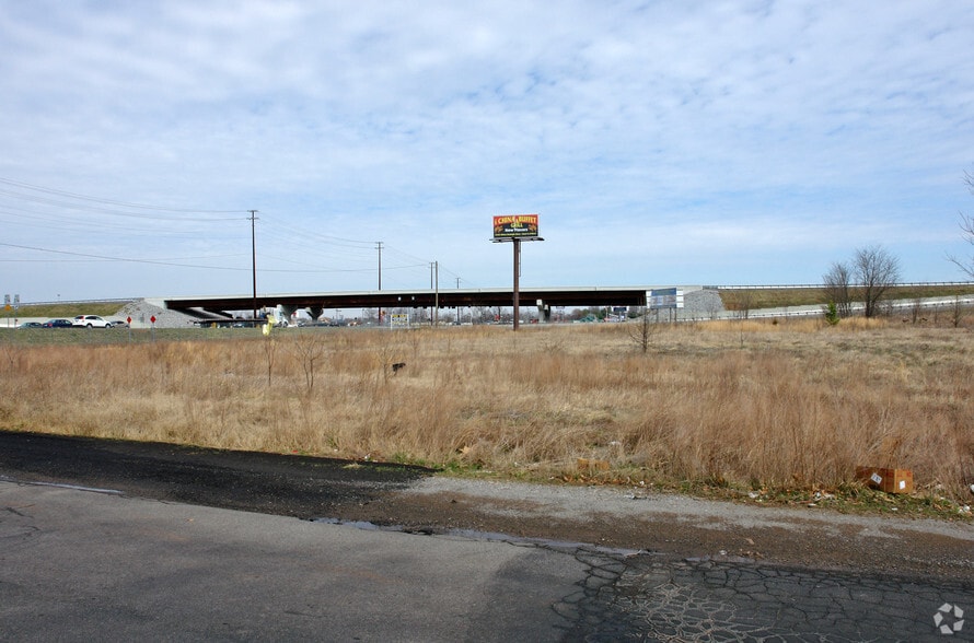 2285 Wilma Rudolph Blvd, Clarksville, TN for sale - Building Photo - Image 2 of 25