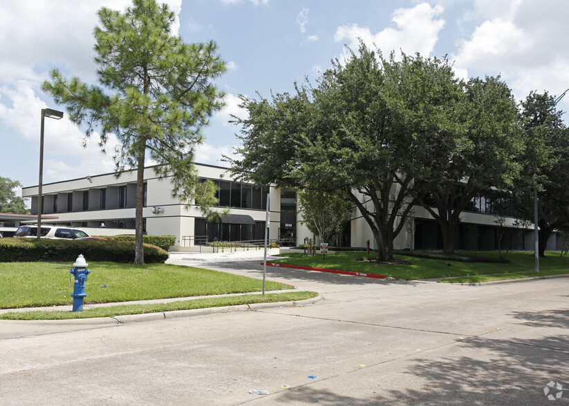 3030 S Gessner Rd, Houston, TX for lease - Building Photo - Image 2 of 13