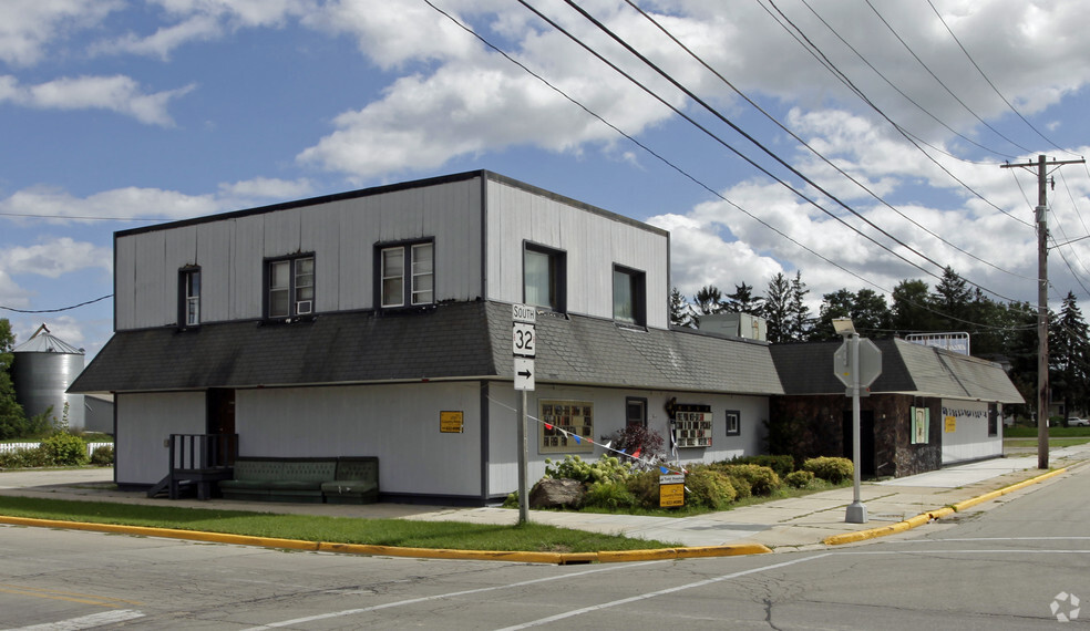 104 S Wisconsin St, Pulaski, WI for sale - Building Photo - Image 1 of 1