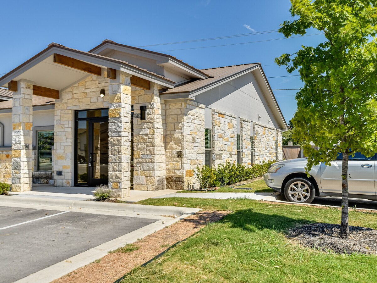 2200 N A W Grimes Blvd, Round Rock, TX 78665