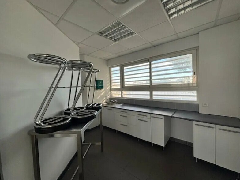 Office in Nîmes for lease - Interior Photo - Image 3 of 7