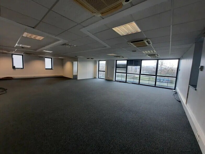 Office in Rouen for lease - Building Photo - Image 1 of 11