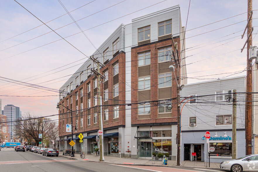 217 NEWARK Ave, Jersey City, NJ for sale - Primary Photo - Image 1 of 1