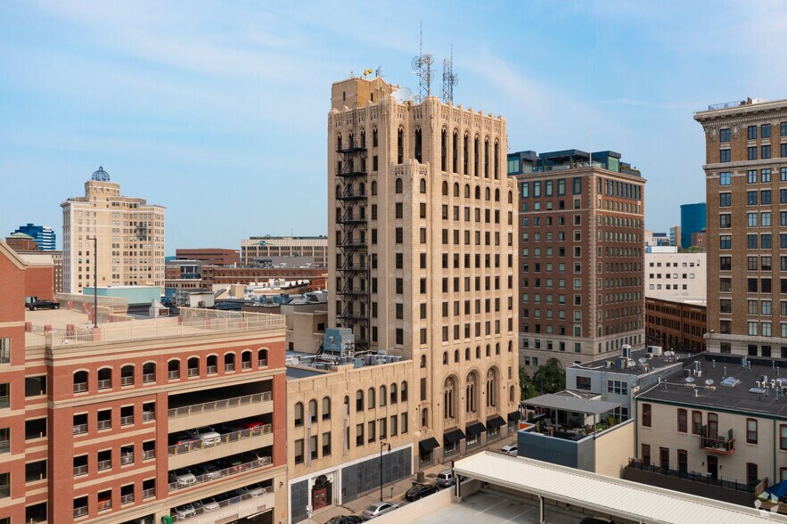 77 Monroe Center St NW, Grand Rapids, MI for lease - Building Photo - Image 2 of 6