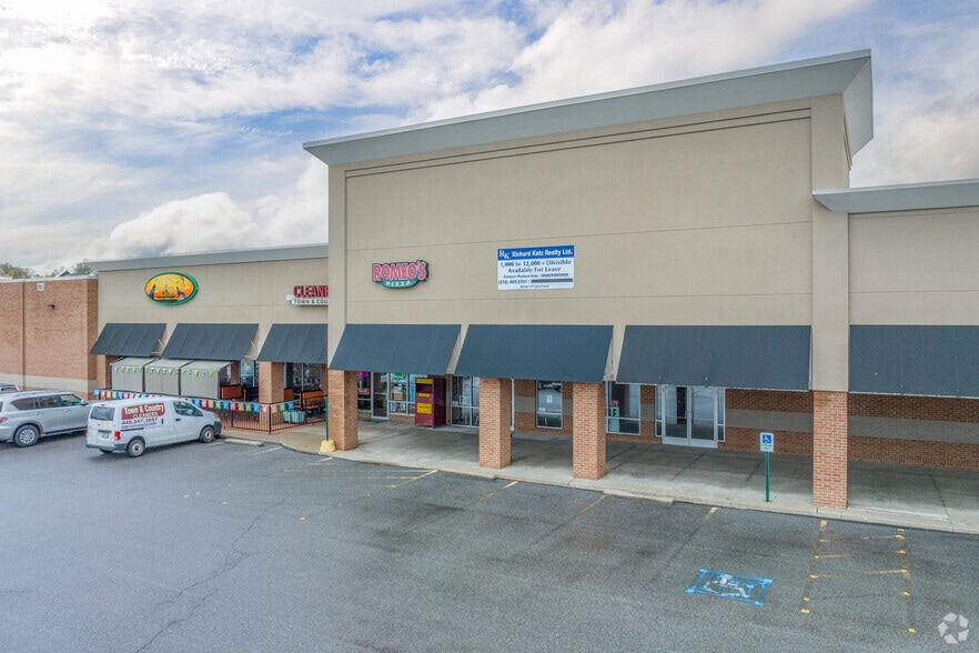 8535 Tanglewood Sq, Chagrin Falls, OH for lease - Building Photo - Image 3 of 9