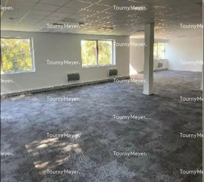 Office in Lons for lease - Interior Photo - Image 1 of 3